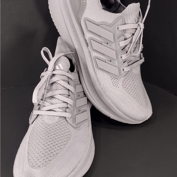 Adidas Men's Gray Running Shoes size 7.5 pre
Owned Exellent condition - Picture 2 of 8